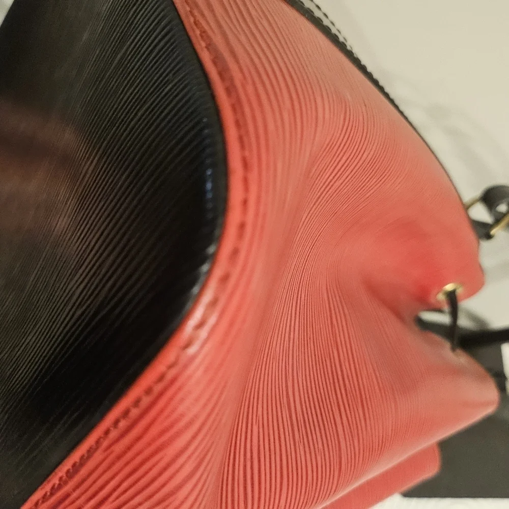 Louis Vuitton Epi Noe Red Bucket Bag
